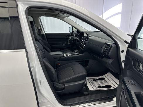 Certified 2024 Nissan Pathfinder SV w/ SV Premium Package image 11