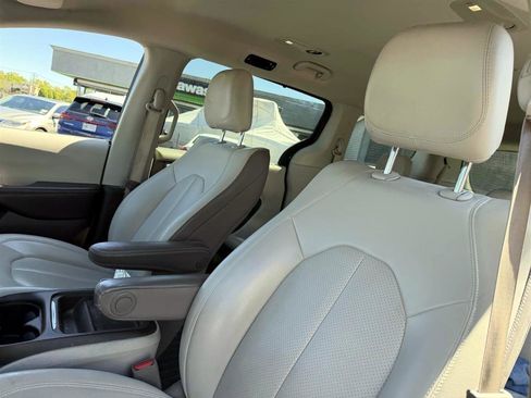 Used 2021 Chrysler Voyager Lxi FWD image 7