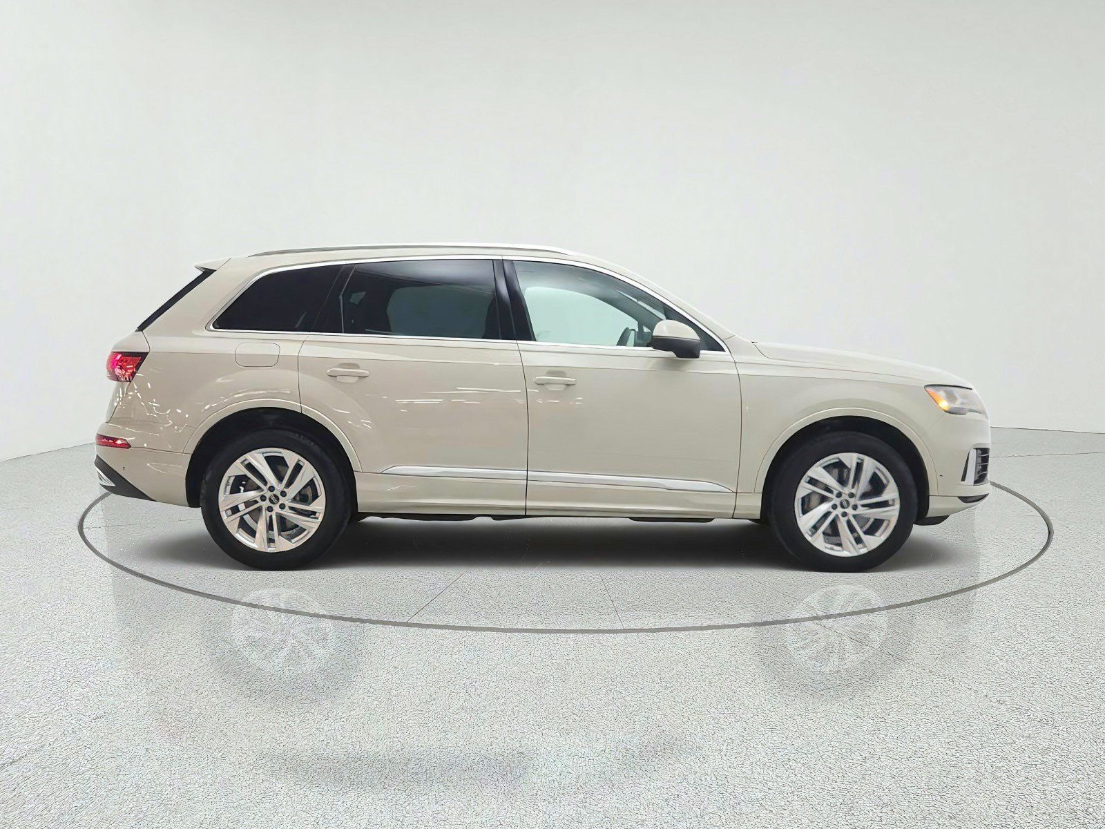 Used 2023 Audi Q7 2.0T Premium w/ Convenience Package AWD/4WD image 4