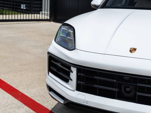 New 2026 Porsche Cayenne Coupe AWD/4WD image 18