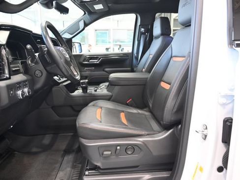 Used 2024 GMC Sierra 1500 AT4 w/ Technology Package AWD/4WD image 14
