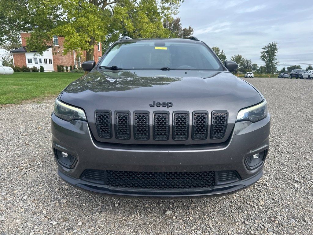 Used 2019 Jeep Cherokee Latitude Plus AWD/4WD image 2