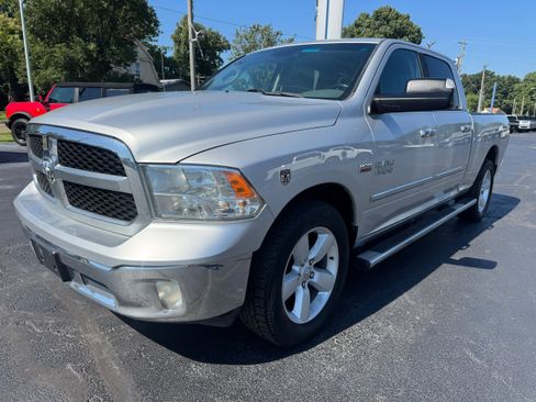 Used 2017 RAM 1500 Classic SLT AWD/4WD image 3