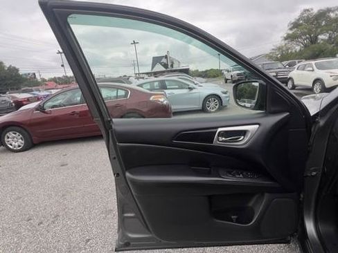 Used 2018 Nissan Pathfinder SV w/ Cargo Package AWD/4WD image 9