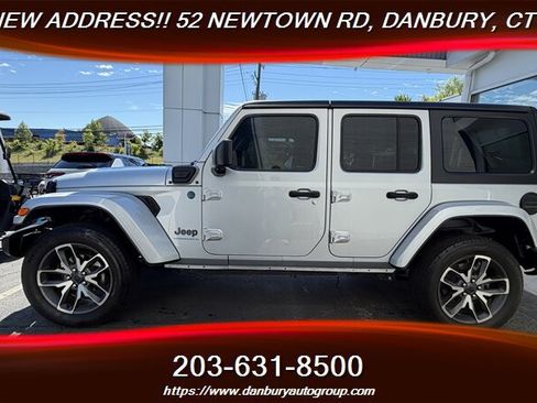 Used 2024 Jeep Wrangler Unlimited w/ Convenience Group AWD/4WD image 2