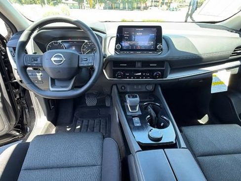 Used 2025 Nissan Rogue SV AWD/4WD image 18