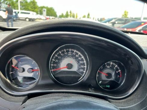 Used 2013 Chrysler 200 Touring FWD image 10