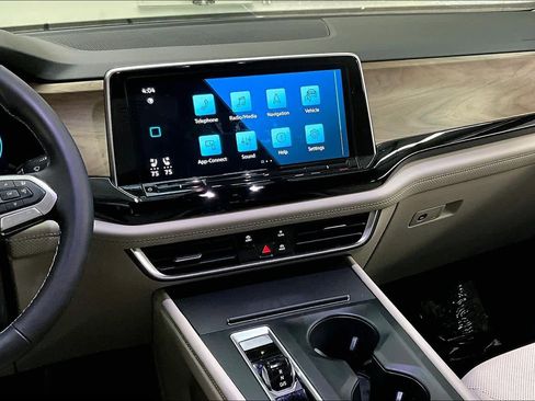 Used 2024 Volkswagen Atlas SE image 9