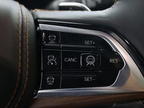 Used 2025 Jeep Grand Cherokee Summit AWD/4WD image 21