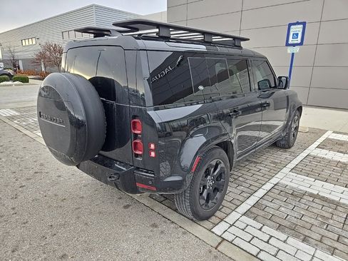 Used 2024 Land Rover Defender 110 X-Dynamic SE image 5