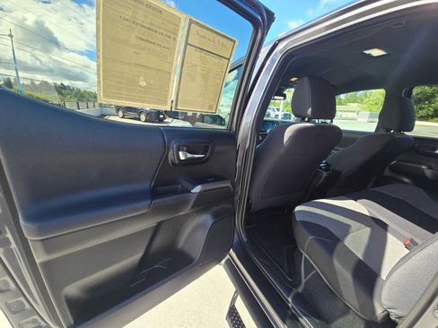 Certified 2022 Toyota Tacoma TRD Off-Road w/ Technology Package AWD/4WD image 15