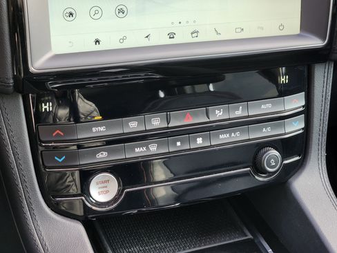 Used 2020 Jaguar F-PACE Prestige image 20