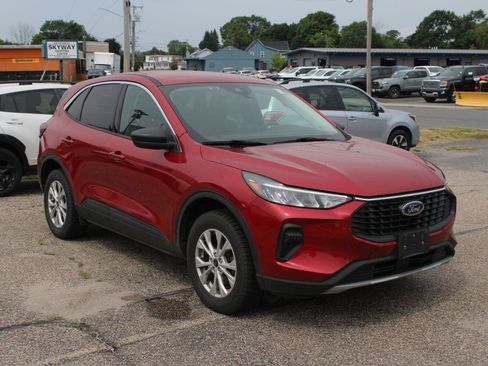 Used 2023 Ford Escape Active AWD/4WD image 3