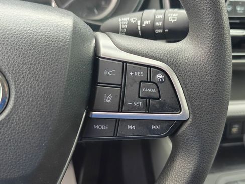 Used 2023 Toyota Highlander L AWD/4WD image 25