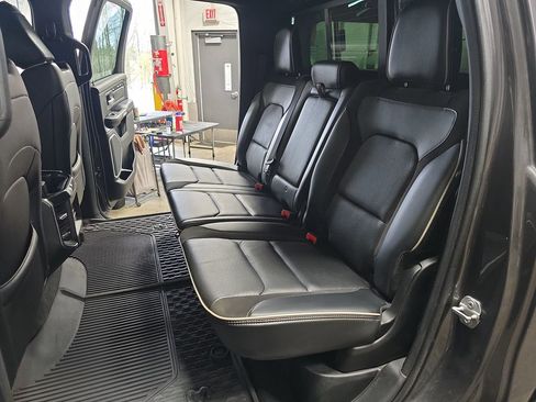 Used 2022 RAM 1500 Laramie AWD/4WD image 13