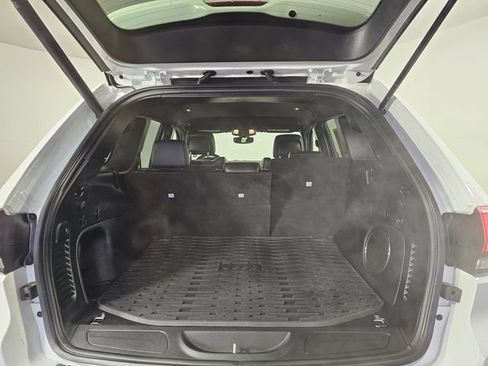 Used 2021 Jeep Grand Cherokee Altitude image 18