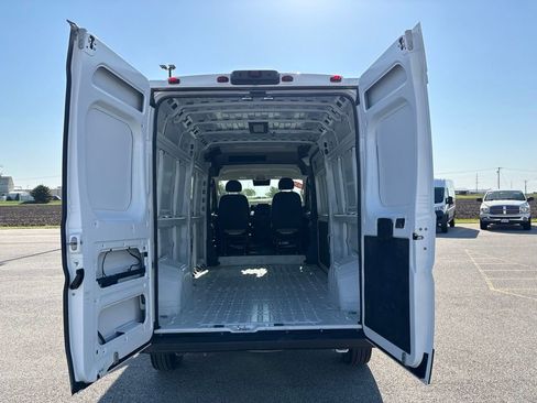 Used 2026 RAM ProMaster 2500 w/ Convenience Group FWD image 9