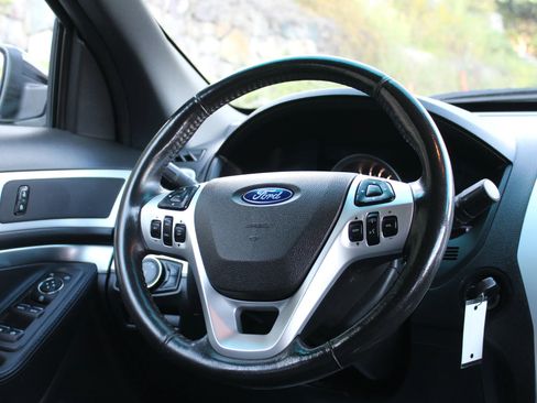 Used 2013 Ford Explorer XLT image 21