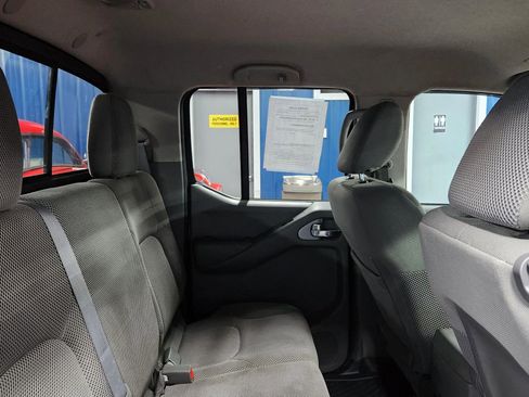 Used 2014 Nissan Frontier SV image 18