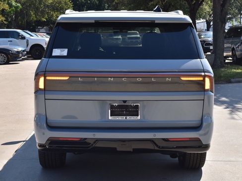 New 2025 Lincoln Navigator L Reserve image 8