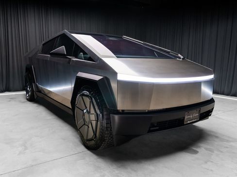 Used 2024 Tesla Cybertruck AWD Crew Cab image 8