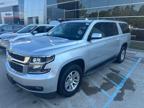 Used 2018 Chevrolet Suburban LT RWD image 1