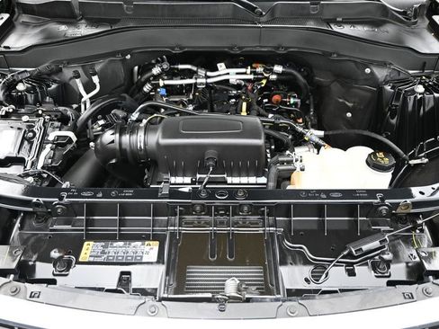 Used 2023 Ford Explorer XLT AWD/4WD image 16