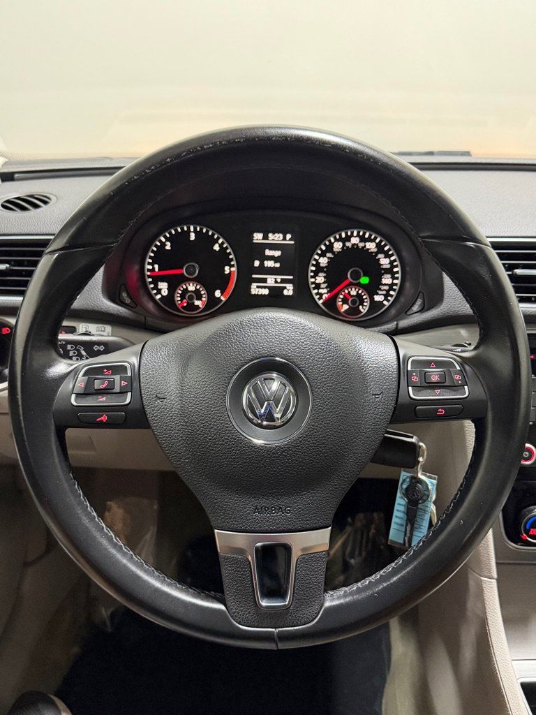 Used 2014 Volkswagen Passat TDI SE FWD image 15