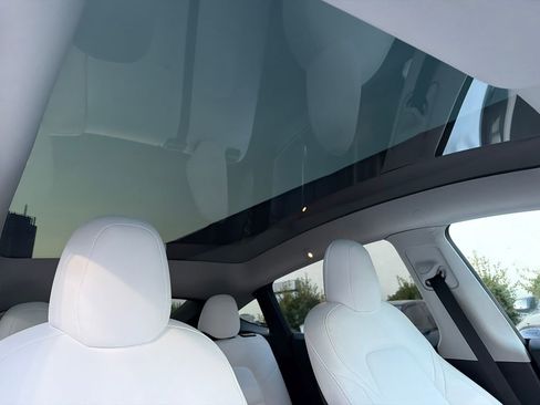 Used 2023 Tesla Model Y Long Range image 9