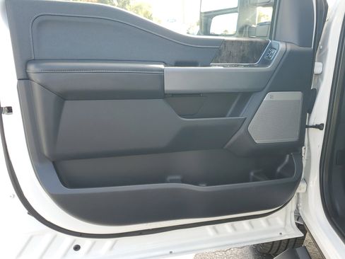 Used 2024 Ford F250 Lariat w/ Black Appearance Package image 17