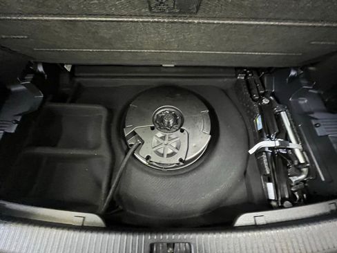 Certified 2025 Volkswagen Atlas SEL Premium R-Line image 30