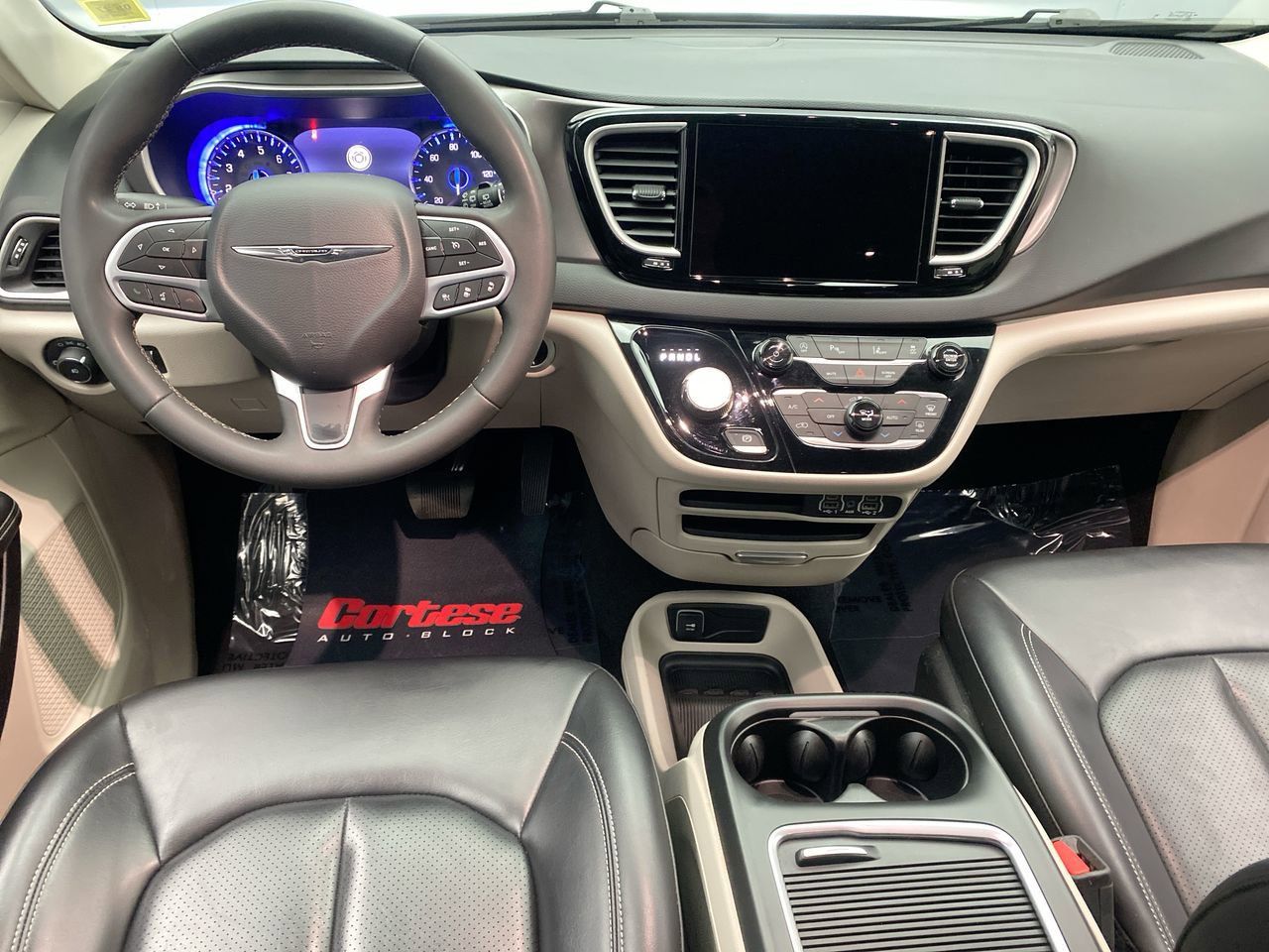 Used 2023 Chrysler Pacifica Touring-L FWD image 15