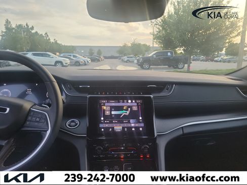 Used 2023 Jeep Grand Cherokee L Laredo AWD/4WD image 19