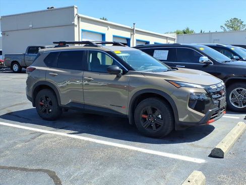 Used 2026 Nissan Rogue SV AWD/4WD image 12