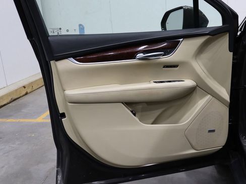 Used 2019 Cadillac XT5 Luxury image 17