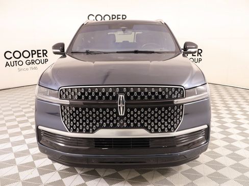Used 2025 Lincoln Navigator Reserve AWD/4WD image 10