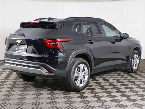 Used 2025 Chevrolet Trax LT w/ Driver Confidence Package FWD image 9
