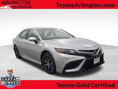 Used 2024 Toyota Camry SE image 1