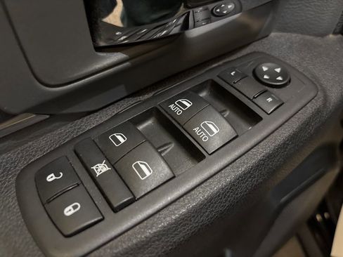 Used 2024 RAM 1500 Classic SLT AWD/4WD image 16