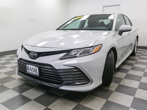 Used 2023 Toyota Camry LE FWD image 4