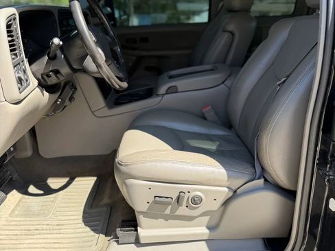 Used 2003 GMC Sierra 2500 SLT w/ SLT Preferred Equipment Group AWD/4WD image 11