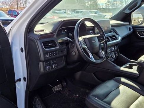 Certified 2022 Chevrolet Suburban Z71 w/ Luxury Package image 3