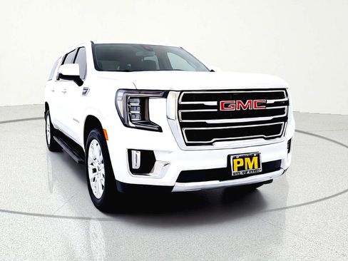 Used 2022 GMC Yukon XL SLT w/ SLT Premium Package image 2