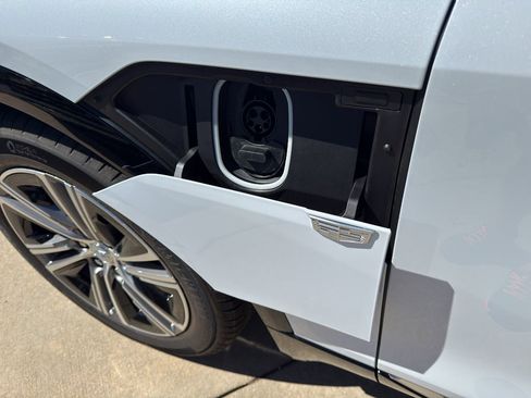 New 2026 Cadillac Lyriq Luxury image 9