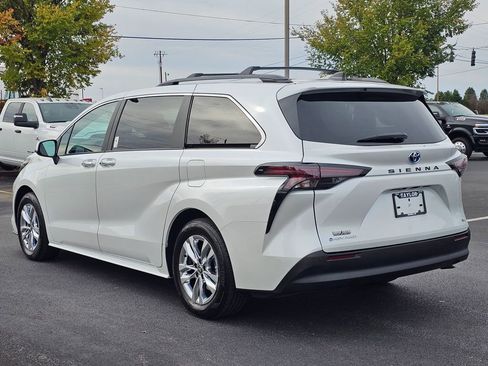 Used 2025 Toyota Sienna XLE image 8