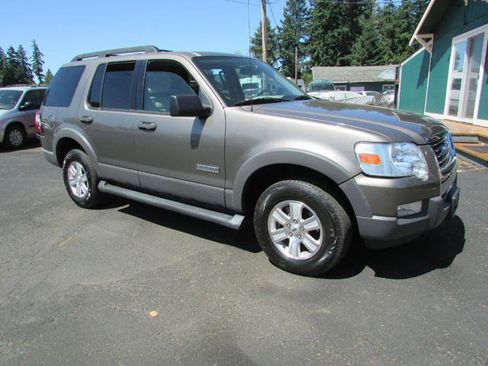 Used 2006 Ford Explorer XLT image 1