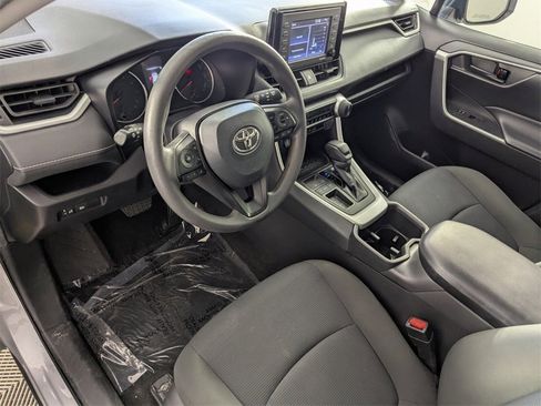 Used 2022 Toyota RAV4 LE image 12