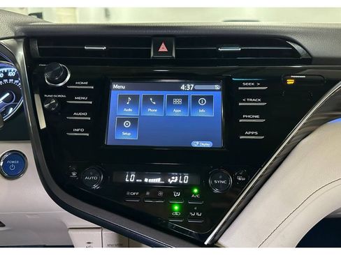 Used 2018 Toyota Camry XLE FWD image 29