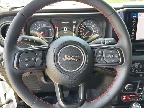 Used 2024 Jeep Gladiator Rubicon w/ Convenience Group AWD/4WD image 18