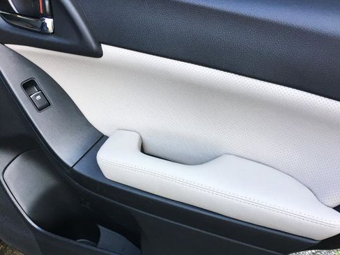 Used 2017 Subaru Forester 2.5i Limited image 16